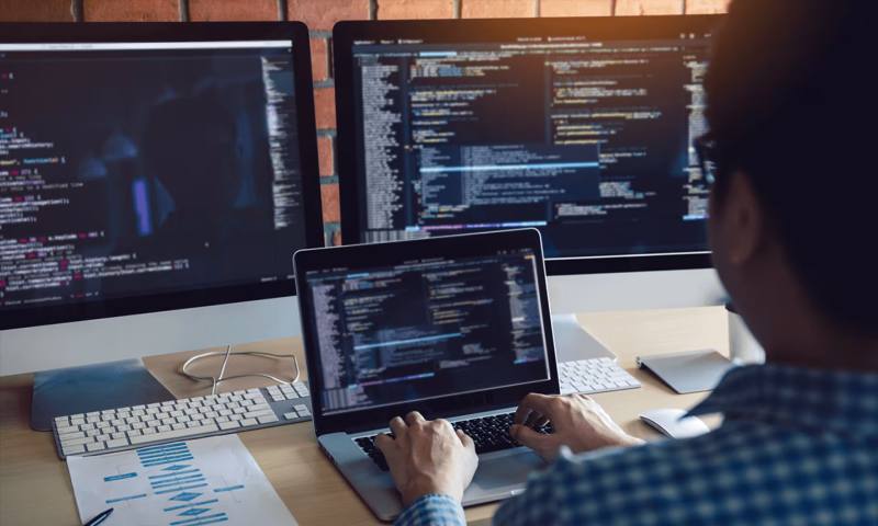 数据科学选型:R与Python如何赋能开福区网站建设?
